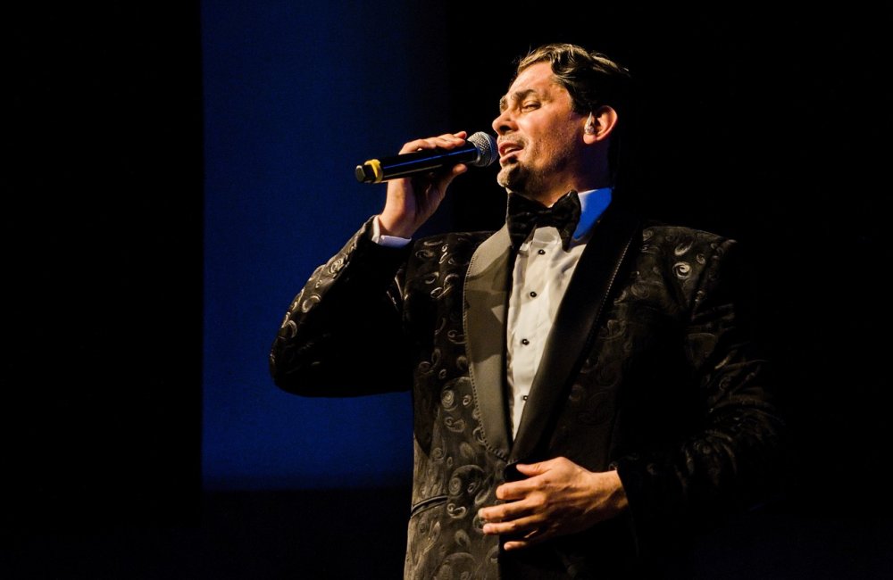 KAROL CSINO SPIEVA ŽENÁM DUCHOŇA