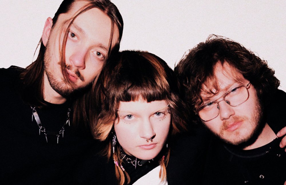 KLUB ZA ZRKADLOM / MEOWLAU | KRST albumu KVETY