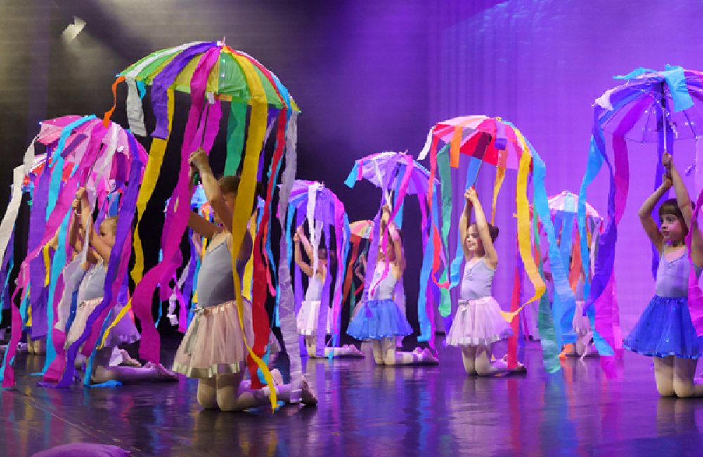 ZÁVEREČNÁ AKADÉMIA TANEČNÉHO ODBORU ZUŠ J. ALBRECHTA