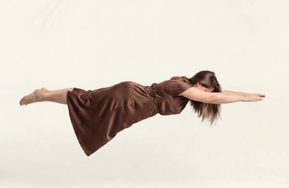 DIVADLO ZA ZRKADLOM - JEDNÝM DYCHOM: KULTÚRA KONCA