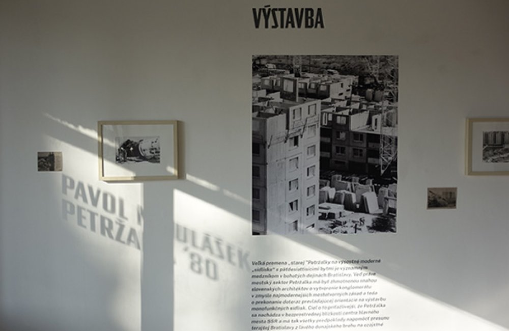 PAVOL MIKULÁŠEK: Petržalka ‘80 – komentovaná prehliadka výstavy